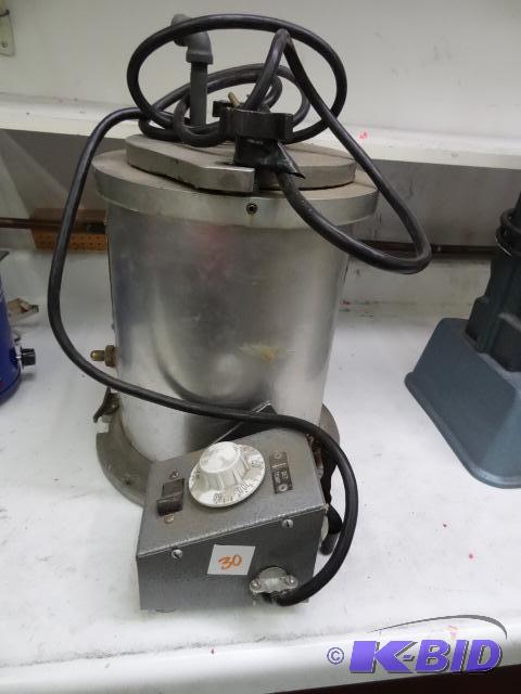 lot 30 image: Romanoff rubber melter. 110 volt...