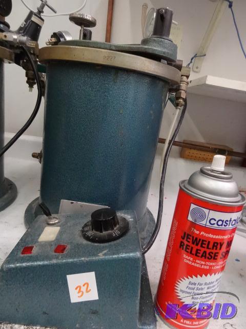 lot 32 image: I shor Mark III wax injector....