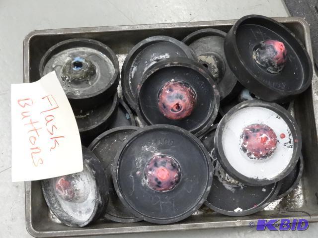 lot 59 image: Flash buttons...