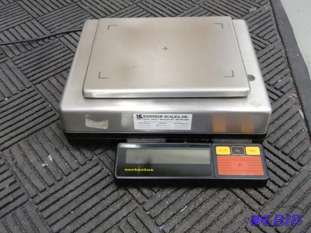 lot 67 image: Sartorious electronic scale. 110 volt...