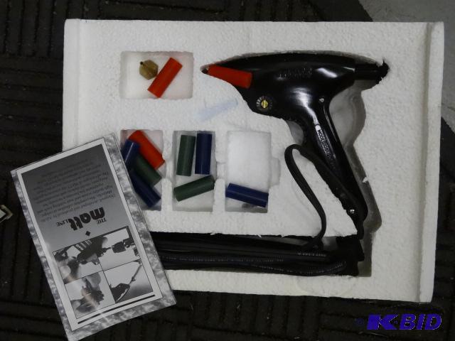 lot 72 image: Wax molding kit...