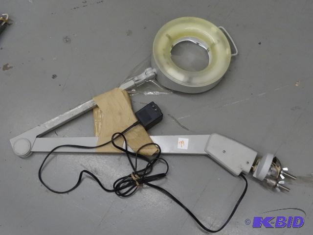lot 79 image: Lighted magnifying Glass on Adjustable Arm...