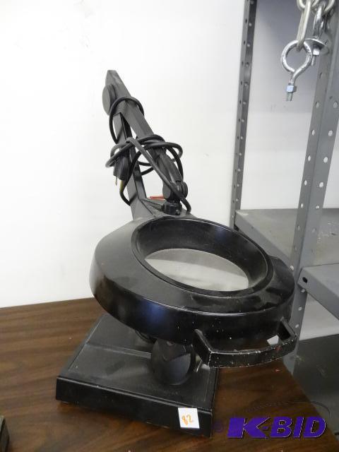 lot 82 image: Weighted Base Lighted Magnifying Glass...