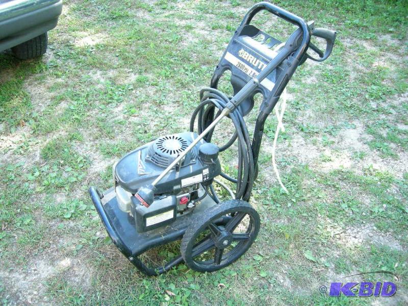 lot 12 image: Brute pressure washer with Honda engine