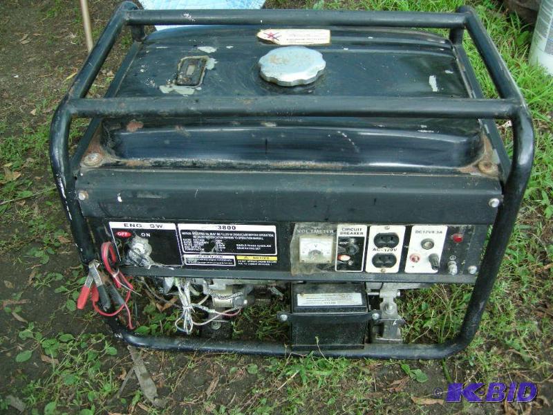 lot 13 image: 3800 Watt Generator