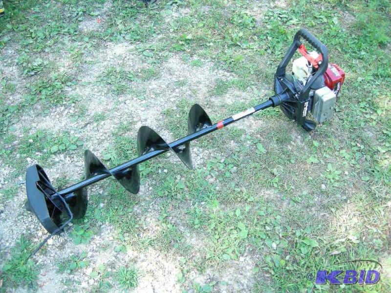 lot 14 image: StrikeMaster LazerMag Xpress Ice Auger