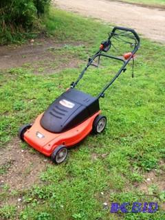 lot 145 image: Black & Decker 24V Cordless Mower
