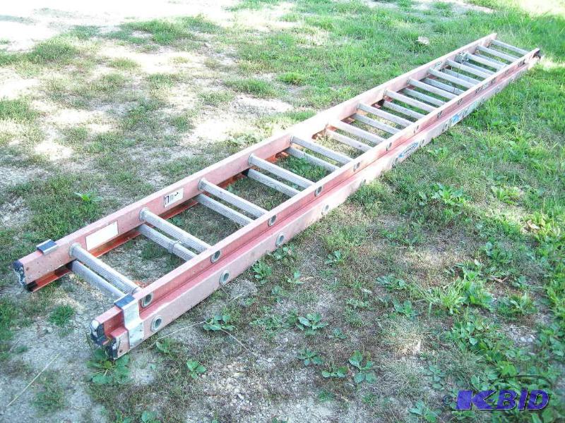 lot 16 image: Werner 28ft fiberglass extension ladder