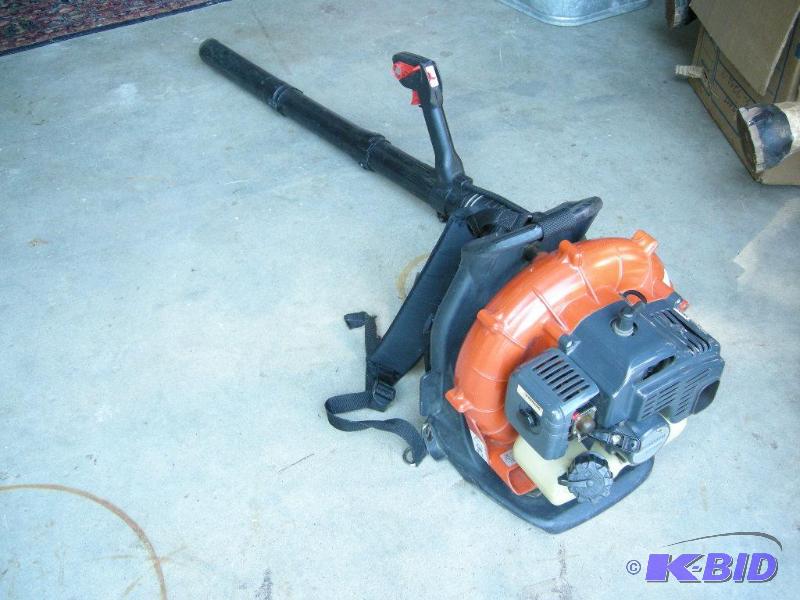 lot 19 image: Husqvarna 125BT gas backpack blower