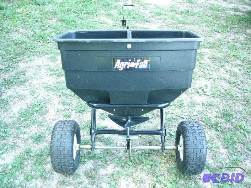 lot 20 image: Agri-Fab pull-behind seederspreader