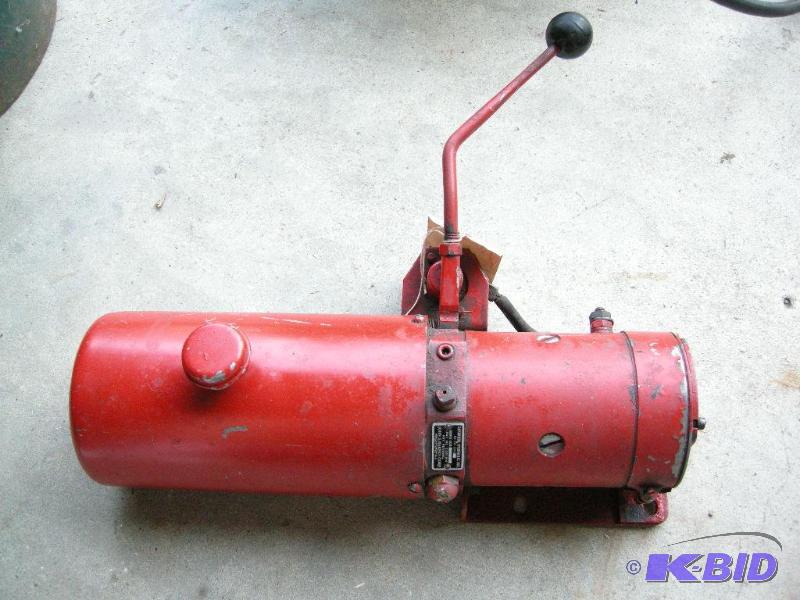 lot 27 image: 12v hydraulic pump