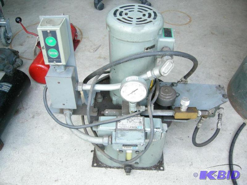lot 29 image: Double A Circuit Pak 110V Hydraulic Power Unit