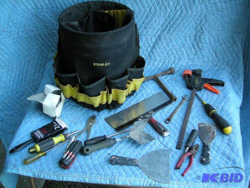 lot 58 image: Stanley Bucket tool organizer with contents