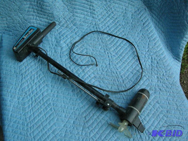 lot 64 image: Sevylor 12v electric boatcanoe motor
