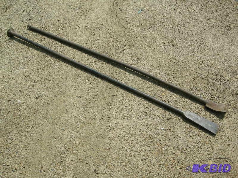 lot 68 image: 2 steel chiselschipperspry bars