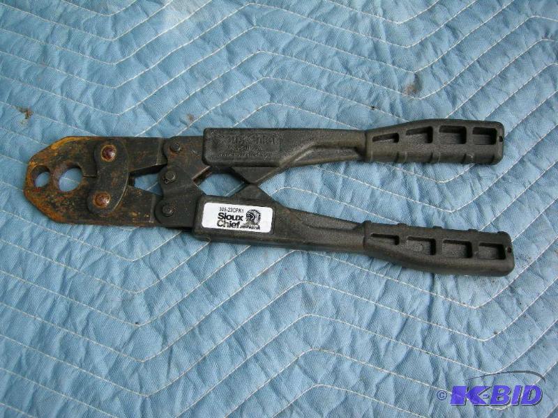 lot 70 image: Sioux Chief Soft Touch crimper, 305-23CPK1