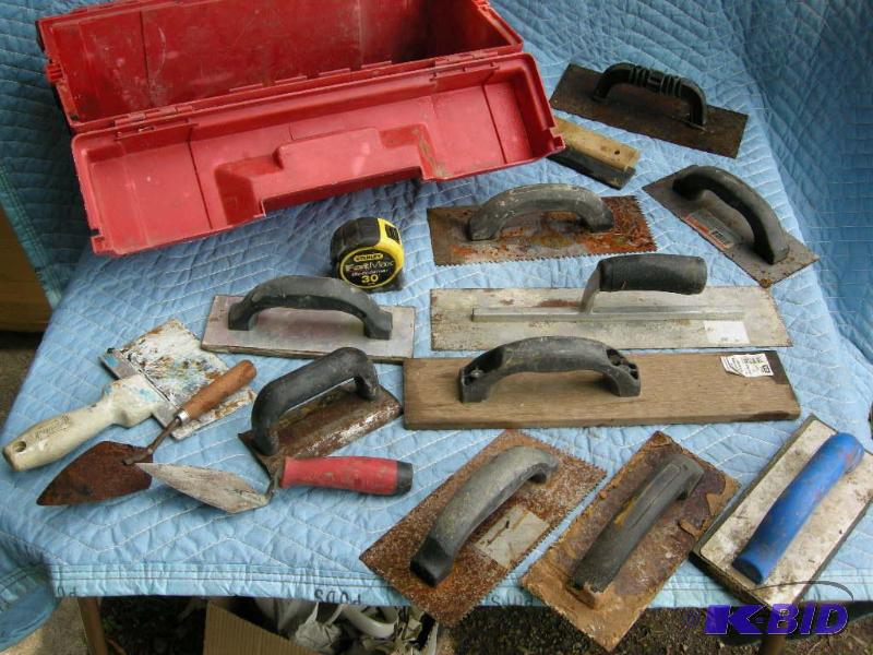 lot 80 image: Box of various trowels and Stanley 30 FatMax