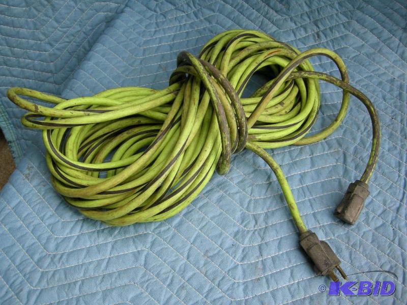 lot 83 image: Heavier duty extension cord, 123