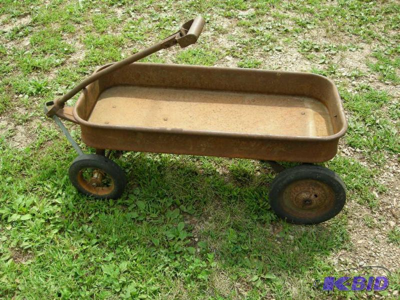 lot 87 image: Old wagon - Radio Flyer
