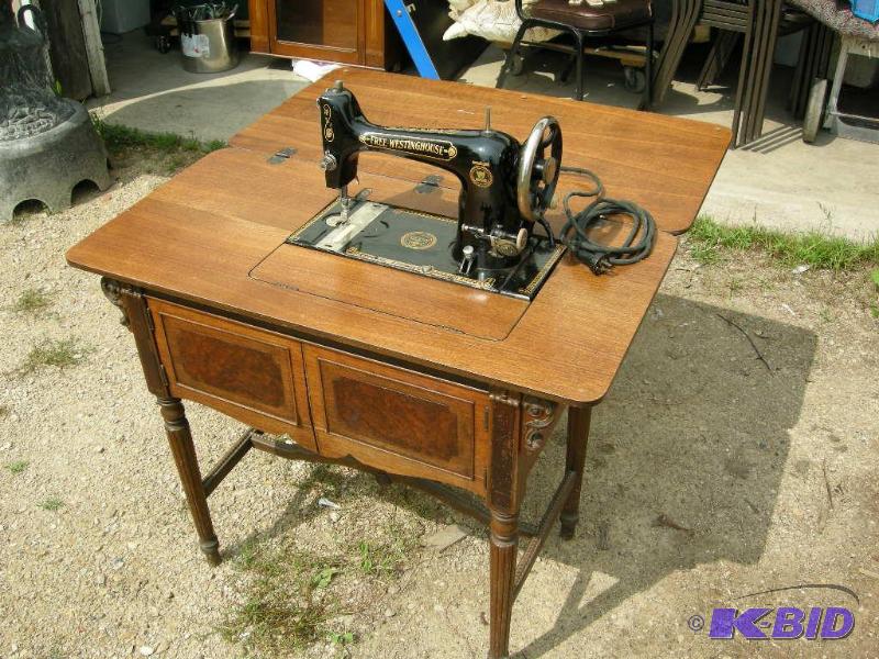 lot 92 image: Antique Free-Westinghouse sewing machine, CE46794