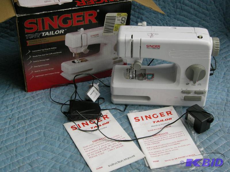lot 93 image: Singer Tiny Tailor sewing machine