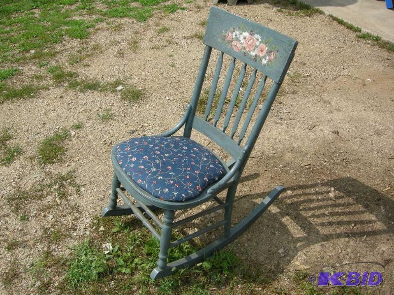 lot 95 image: Great antique rocking chair