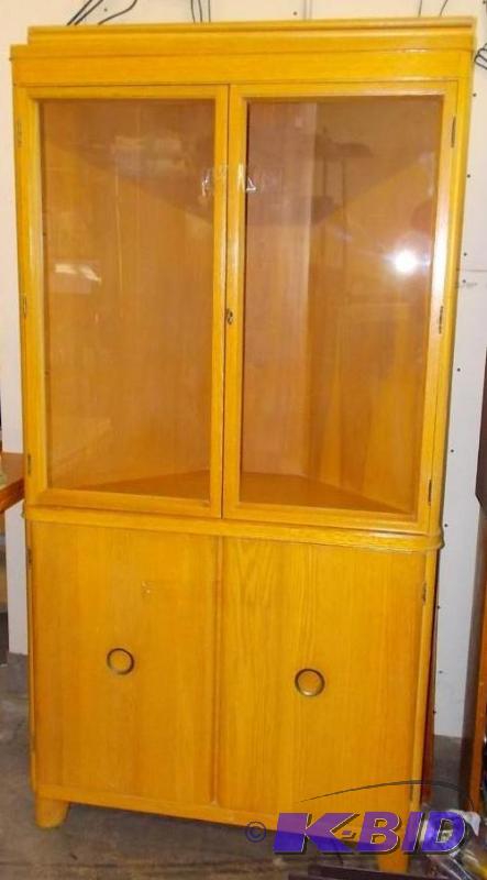 Corner Hutch