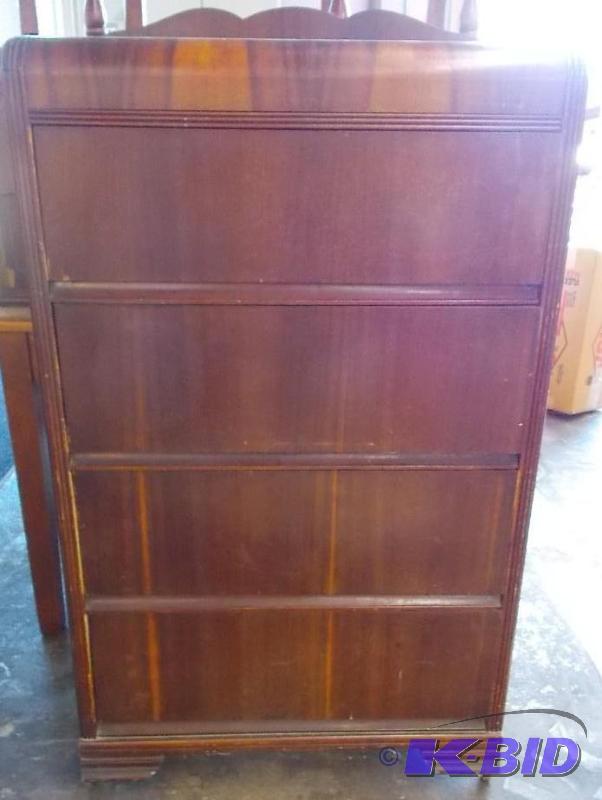Dresser 2