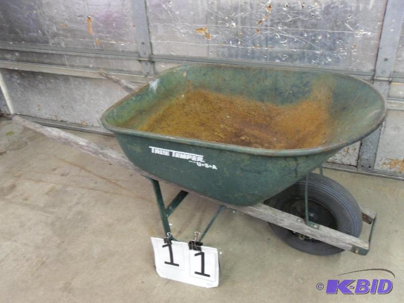 lot 11 image: True Temper 6 Cubic Feet Wheelbarrow. Has a f...