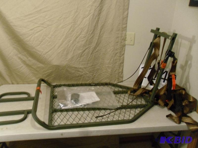 lot 124 image: Rivers Edge Steel Deer Stand. Model RE507G. A...
