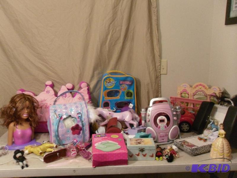 lot 177 image: Large Lot of Assorted Toys. Puppy in a Bag, P...