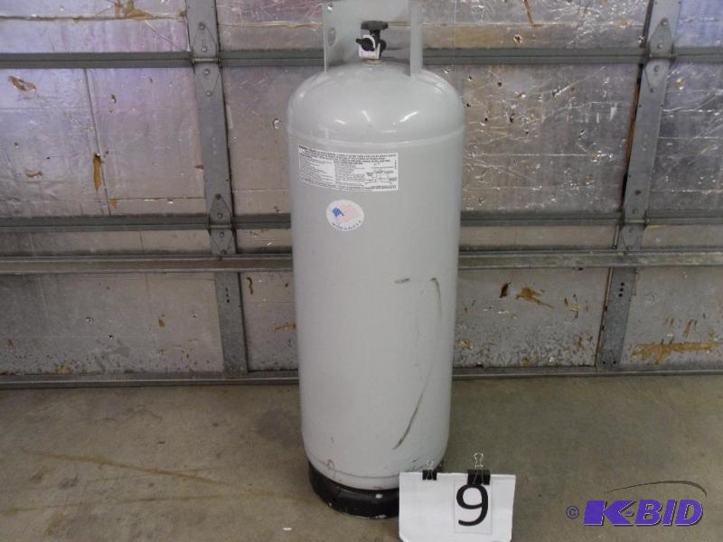 lot 9 image: 100 lb Propane Tank. Female Reverse Threads ...