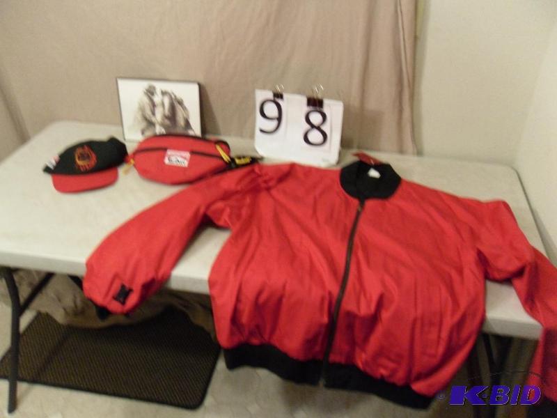 lot 98 image: Lot of Assorted Marlboro Items. New Fanny Pac...