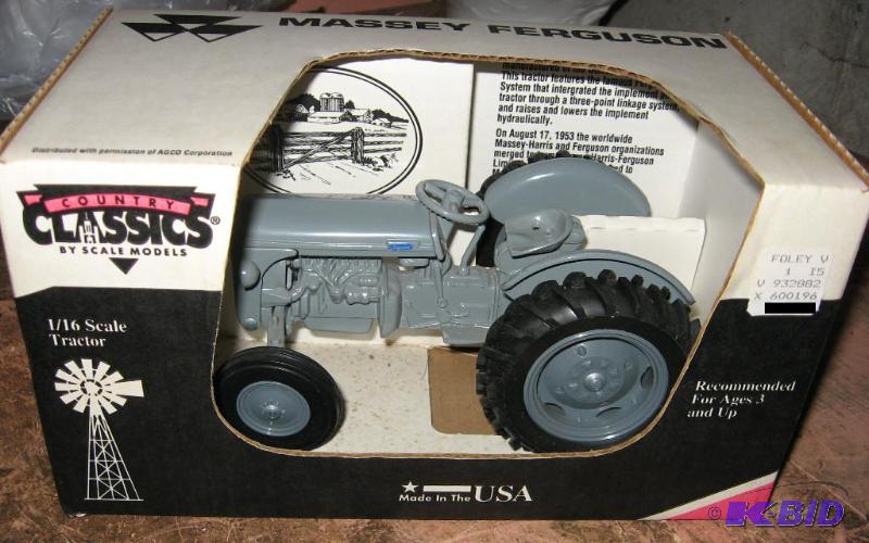 lot 002 image: Massey Ferguson Wide Wheel Tractor (Die Cast) 116 Scale