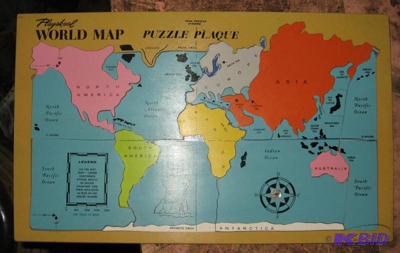 lot 004 image: Playskool World Map Puzzle Plaque