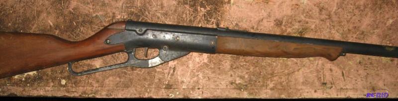 lot 016 image: Vintage Daisy BB Gun