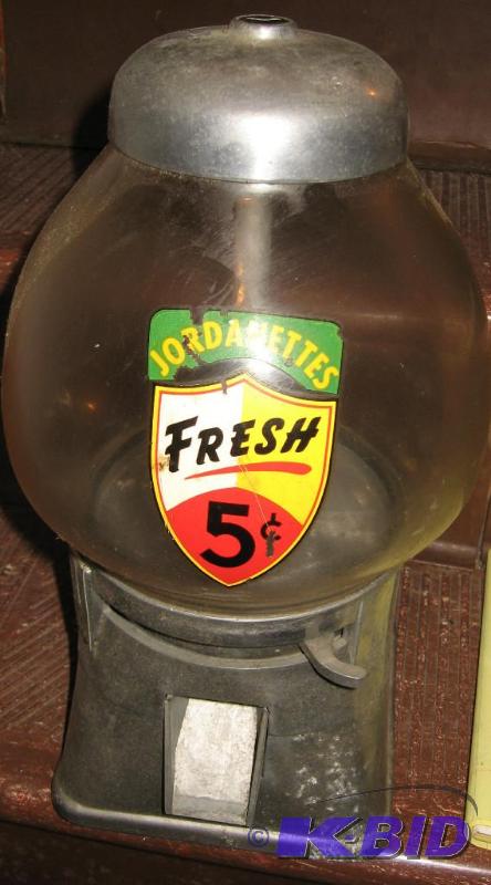 lot 021 image: Vintage Jordanettes Vending Machine Gum or Candy