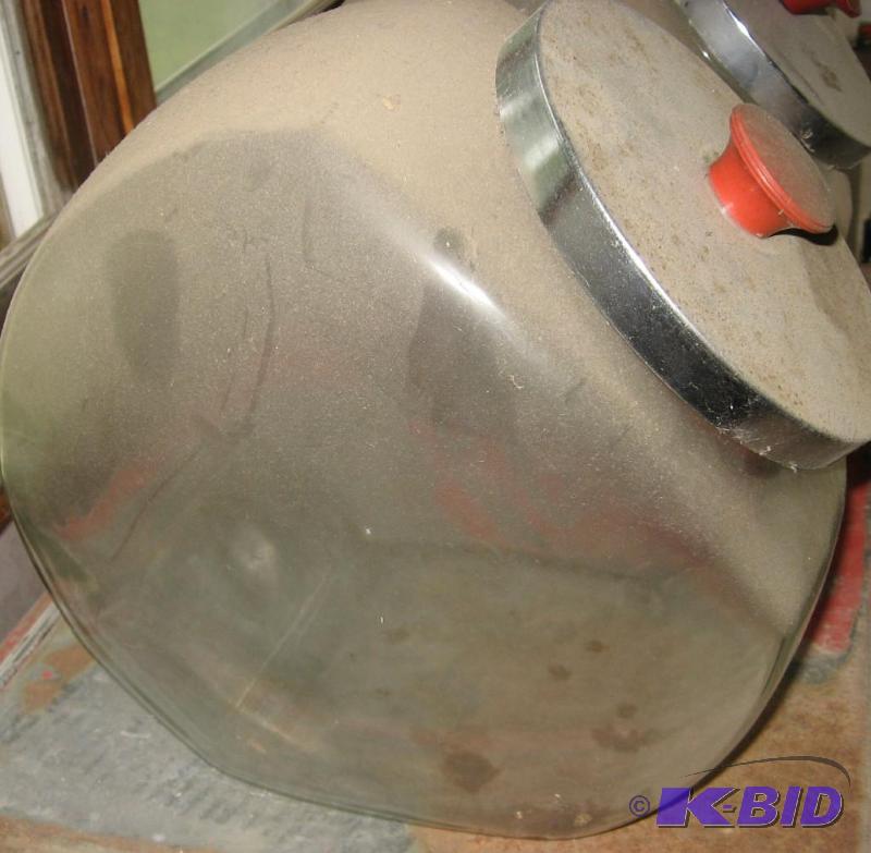 lot 025 image: Vintage Large Candy Jar