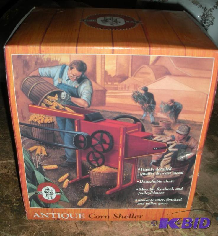lot 033 image: Antique Corn Sheller Die Cast Toy by Ertl