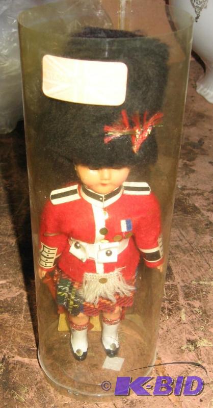 lot 038 image: Palace Guard Doll