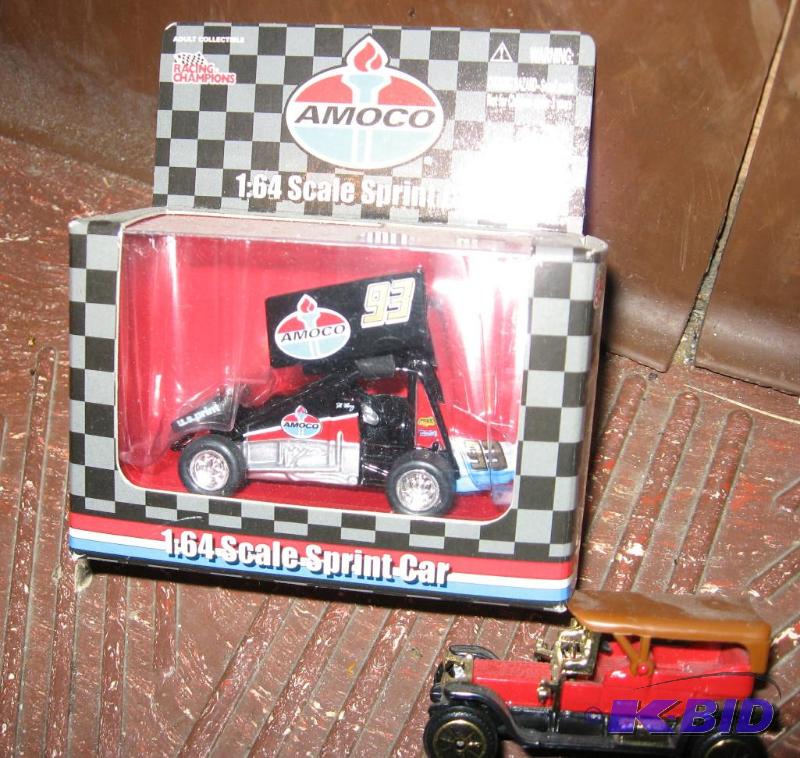 lot 039 image: AMOCO 164 Scale Sprint Car (Plus Bonus Car) (1999)