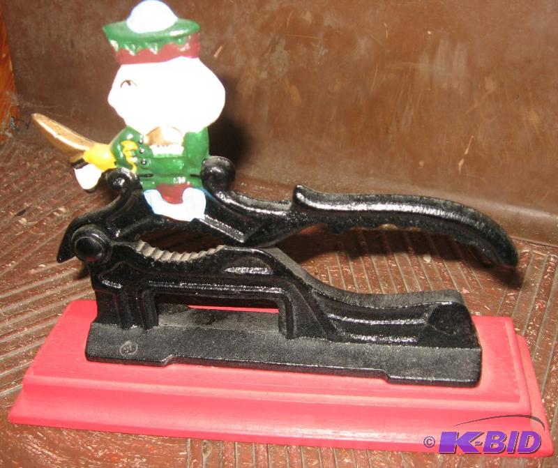 lot 046 image: Metal Nutcracker (Vintage )