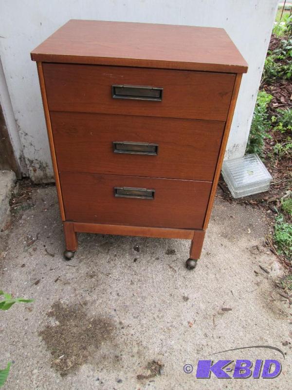 Three drawer cabinet on caster wheels- drawer...