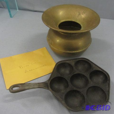 lot 114 image: Spittoon, Cast Pan