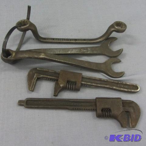 lot 118 image: Antique Ford, Auto Tools