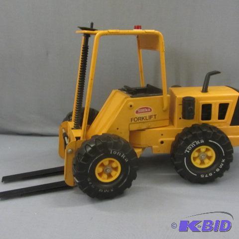 lot 92 image: Tonka Forklift