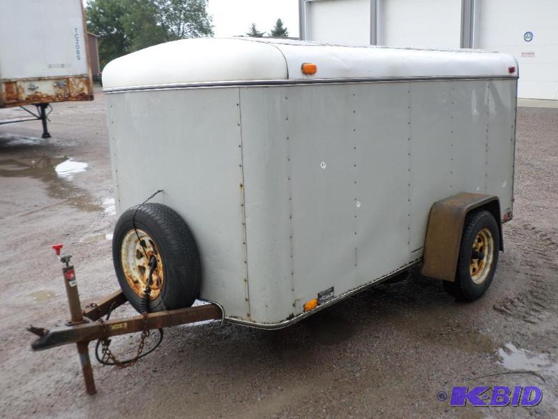 lot 1 image: 1994 Tail Winds Single Axle 10ft Enclosed Uti...