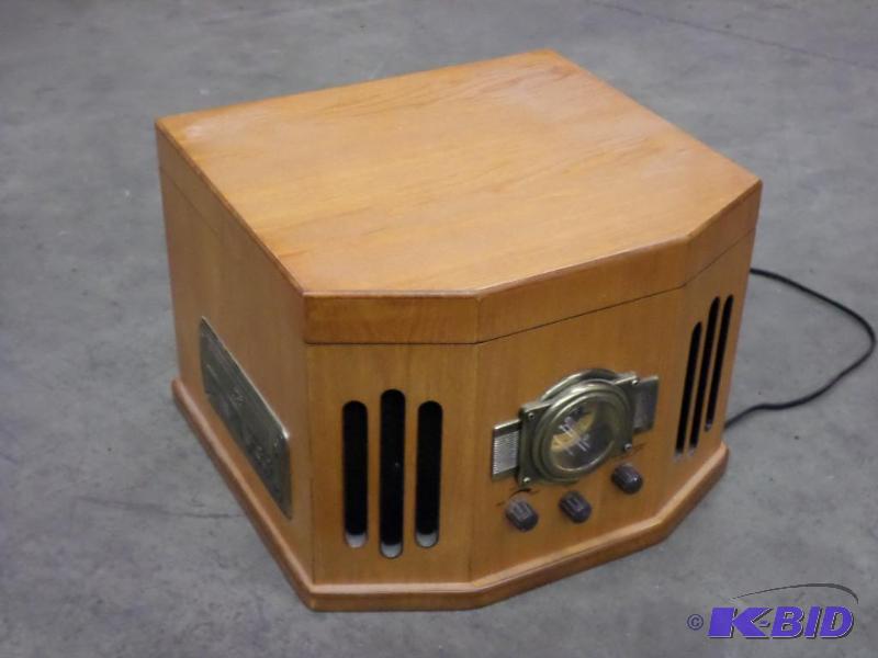 lot 104 image: Vintage Classic Radio-Record-CD Player...