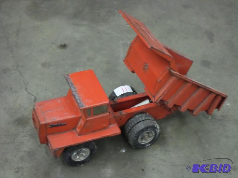 lot 11 image: Antique BuddyL Dump Truck...