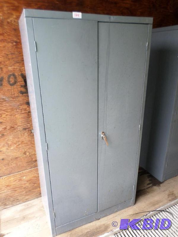 lot 124 image: 18&quotx36&quotx72" Industrial Steel C...